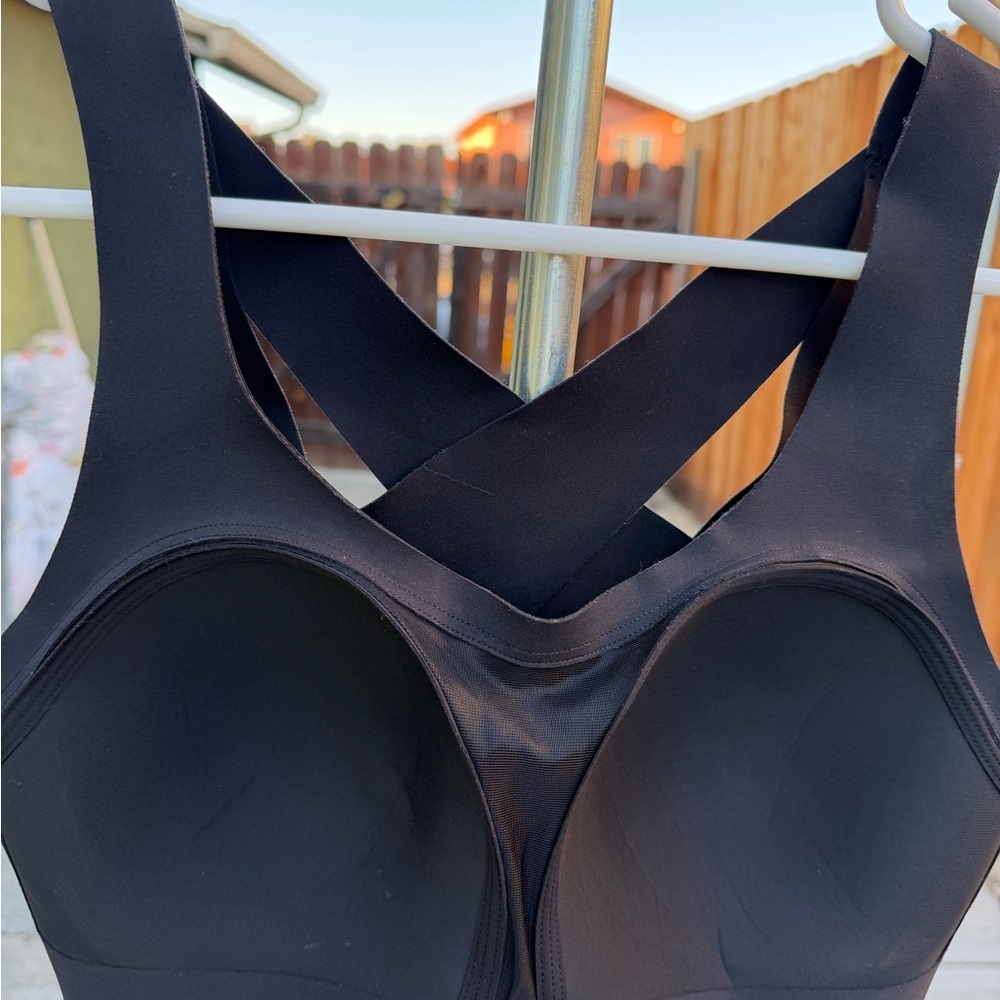 Lululemon Athletica Black Cross-Back Sports Bra - Picture 3 of 7